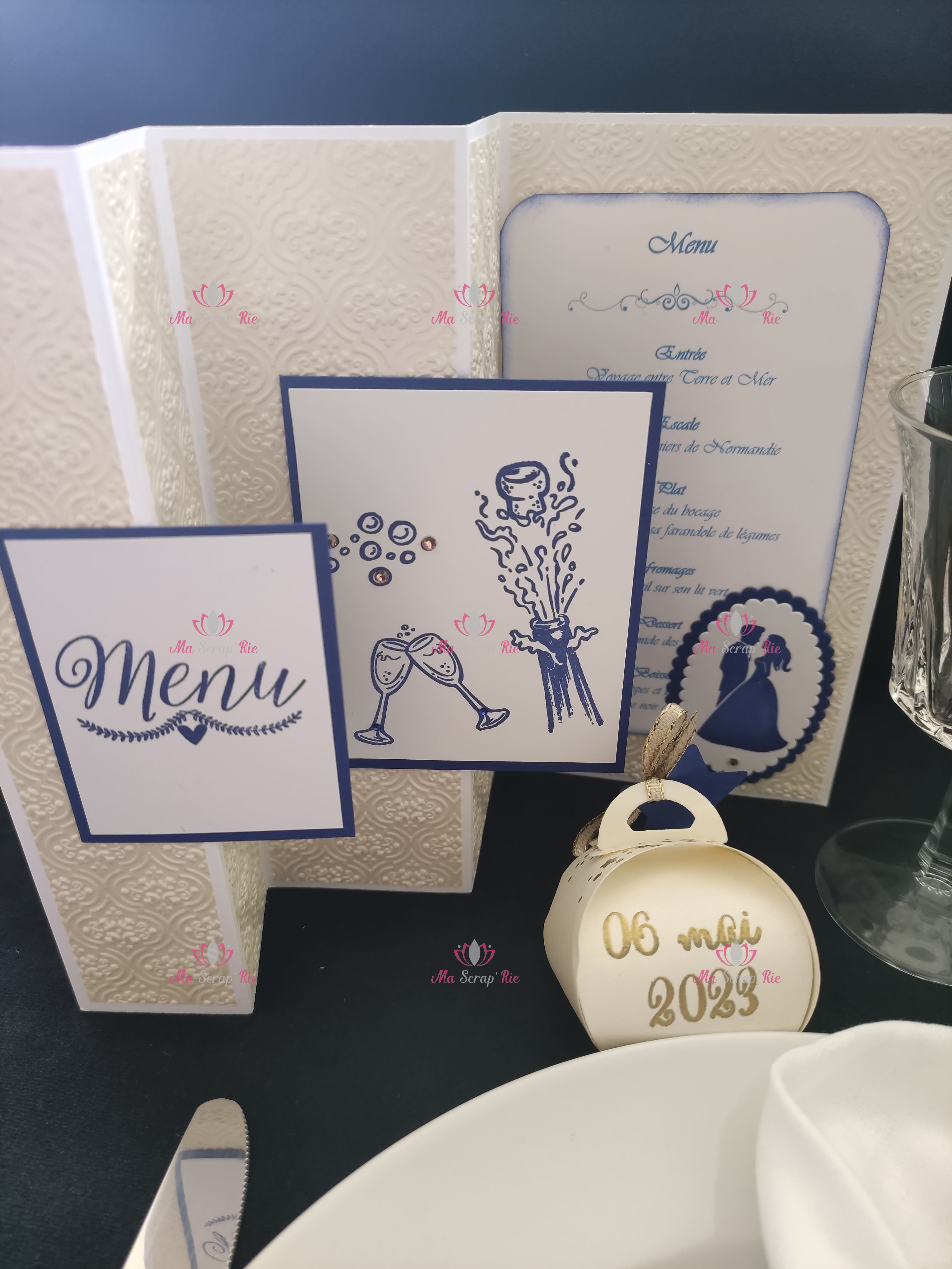 mariage, mille et une nuits, amour, conte de fée, faire parts, invitations, vin d'honneur, marque-places, boites, dragées, menus, dentelle, or, plaque, bienvenue, table, livre d'or, messages, émotions, coussin, alliances, palais, enveloppes, cadeaux, offrir, lumière, illumination