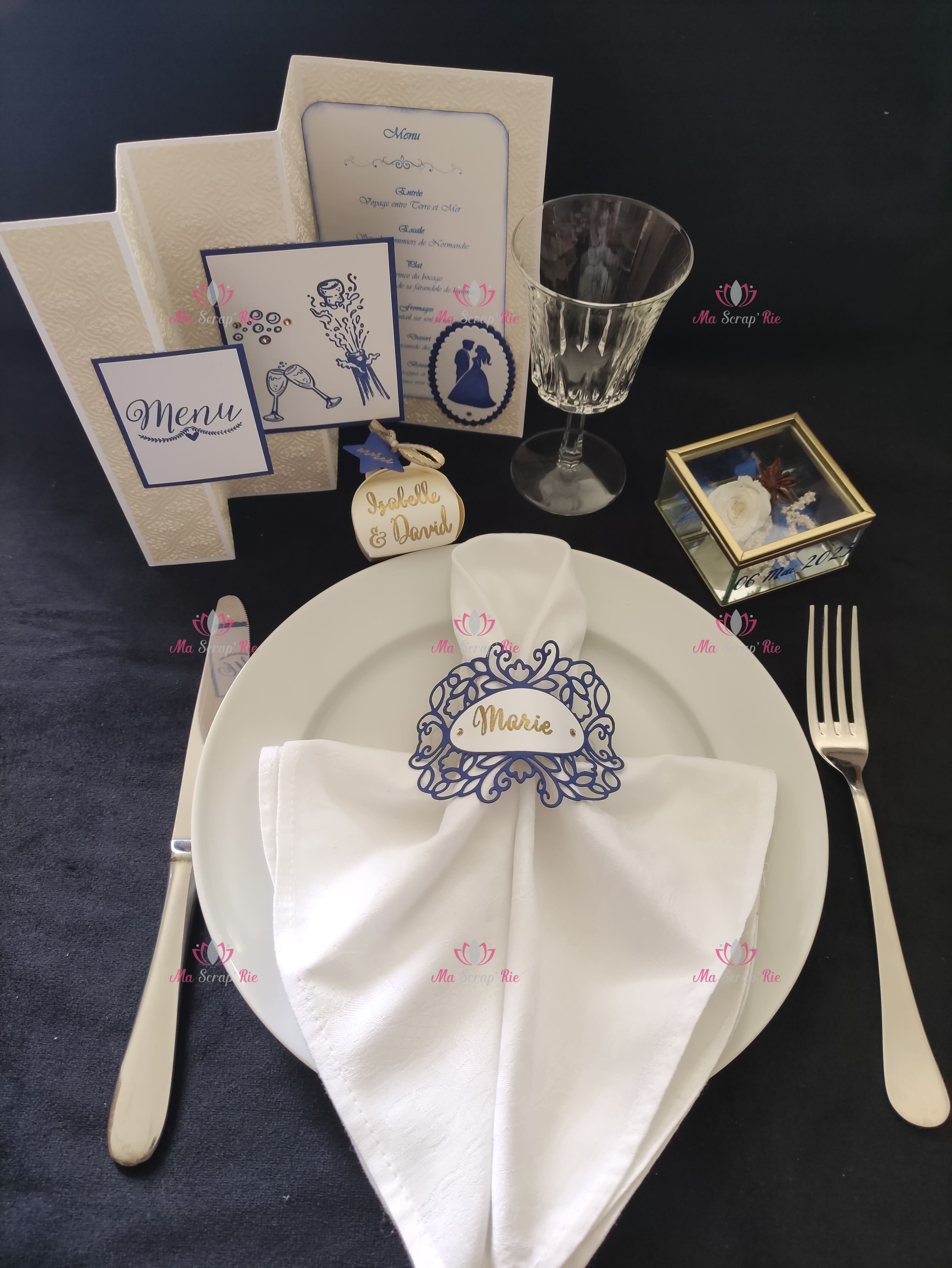 mariage, mille et une nuits, amour, conte de fée, faire parts, invitations, vin d'honneur, marque-places, boites, dragées, menus, dentelle, or, plaque, bienvenue, table, livre d'or, messages, émotions, coussin, alliances, palais, enveloppes, cadeaux, offrir, lumière, illumination